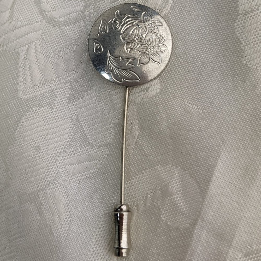 Vintage Etched Flowers KIRK PEWTER Stick Pin Flower Round 917-7